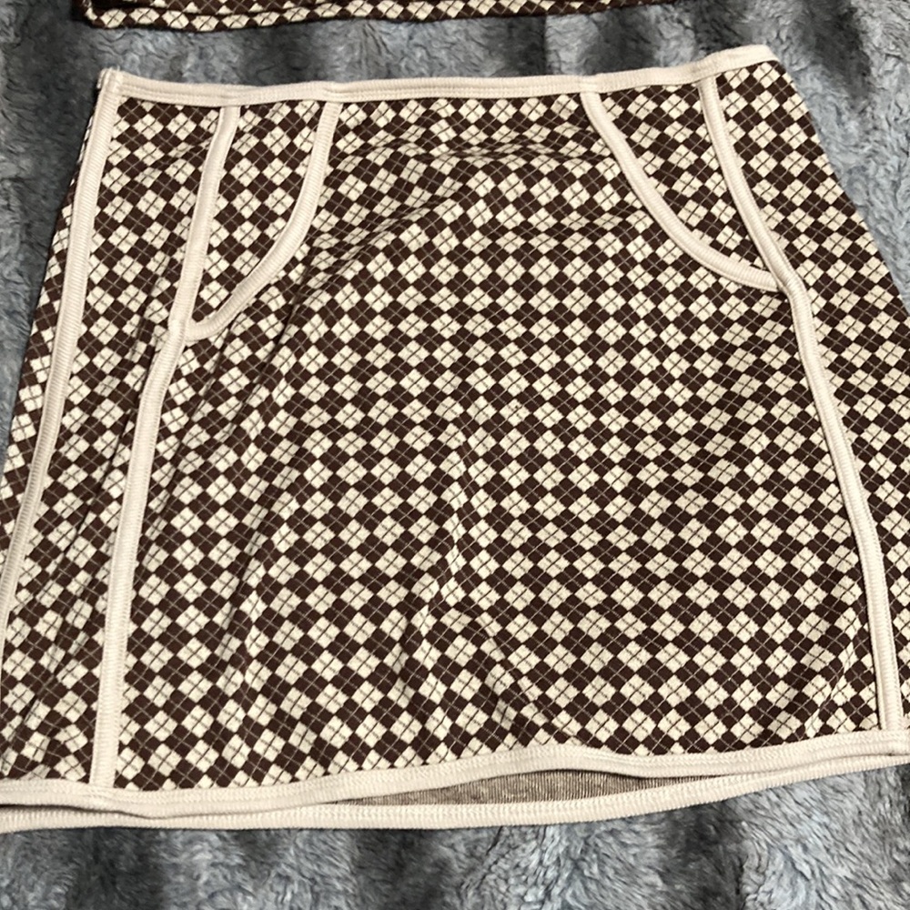 Medium Sized Kirious Los Angeles brown pattern 2 piece set. Skirt And Top - Picture 2 of 8
